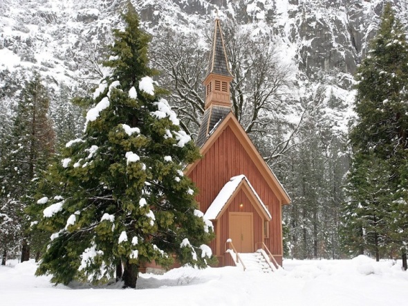 yosemite-chapel-in-winter-yosemite-national-park-california